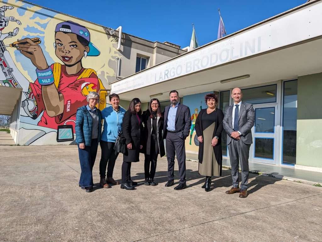 We are thrilled to announce a new initiative promoted by Takis and Vitares and involving Largo Brodolini High School in Pomezia