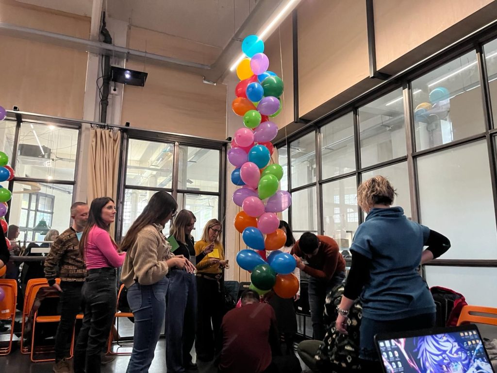 Building a ballon tower was more challenging than expected… but it was a great experience to fine-tune our goal-setting skills!